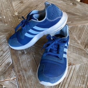 Adidas cloudfoam tennis shoes size 6